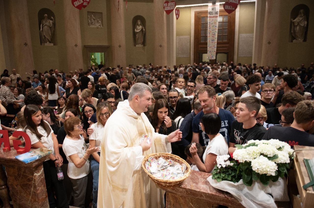 Il saluto a don Simone Pecis: “Hai lasciato un’impronta nel nostro cuore”