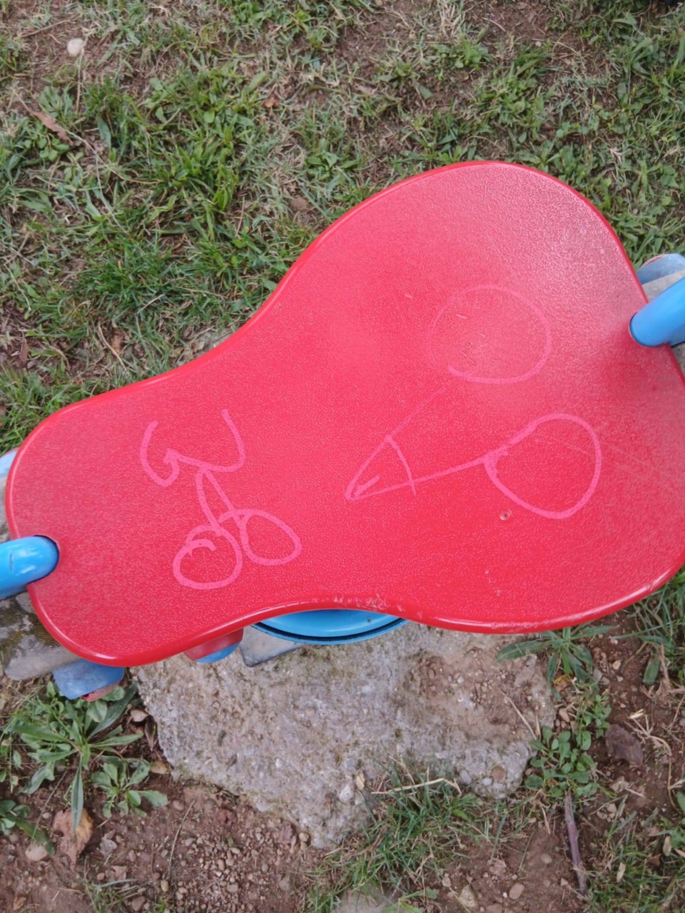 Vandalismi nei parchi di Cividate: rabbia e indignazione tra i cittadini