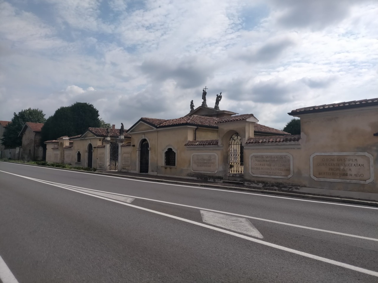Cimitero, a metà settembre parte (finalmente) l’atteso restauro
