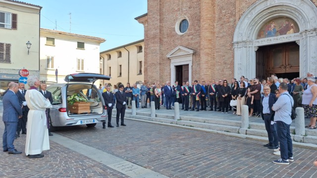 L’ultimo saluto all’onorevole Ettore Pirovano nella chiesa parrocchiale