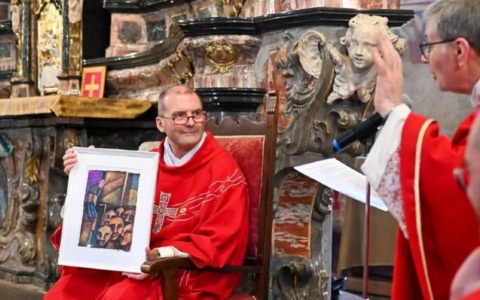 Don Angelo Ferrari saluta la comunità