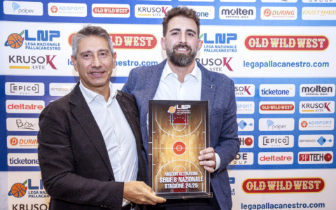 Coach Davide Villa premiato come miglior allenatore della stagione regolare 2024/2025
