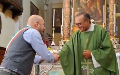 Un abbraccio lungo quindici anni: Sergnano saluta don Francesco Vailati