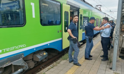 Malore sul treno: muore 72enne. E in stazione non c’è nemmeno un defibrillatore