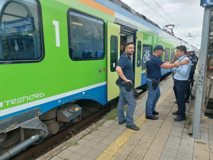 Malore sul treno: muore 72enne. E in stazione non c’è nemmeno un defibrillatore