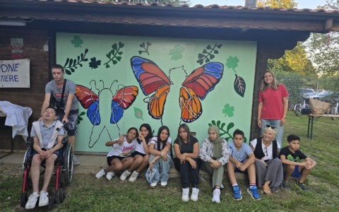 Un murale colorato nel parco per chiudere in bellezza l’estate dei ragazzi con l’Agb