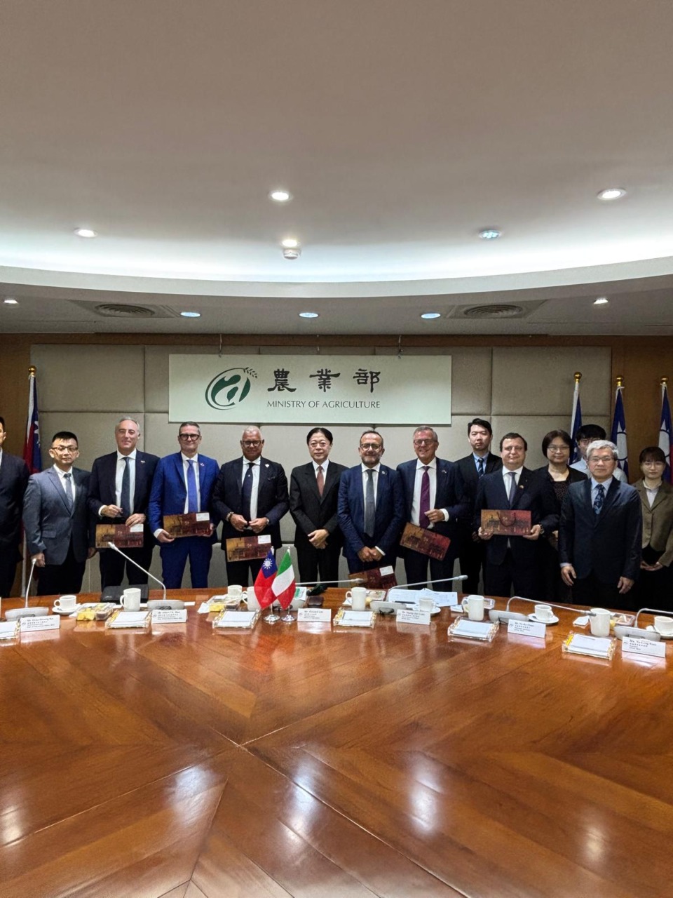 Malanchini in Asia per la Fiera dei semiconduttori: “La Lombardia riconosca Taiwan”