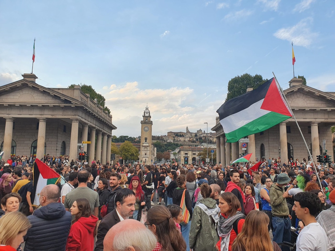 In tremila in piazza per Gaza a Bergamo
