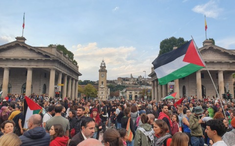 In tremila in piazza per Gaza a Bergamo