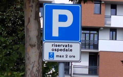 A Treviglio “scoppia” un caso per i parcheggi tra Casa di riposo e Asst Bg Ovest