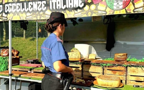 Alla Fiera della caccia scoppia una lite tra ambulanti: accoltellato un 52enne di Osio Sotto