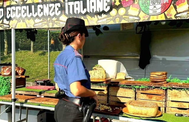 Alla Fiera della caccia scoppia una lite tra ambulanti: accoltellato un 52enne di Osio Sotto