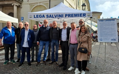 Lega in piazza e c’è il sindaco, manovre in corso per un centrodestra unito