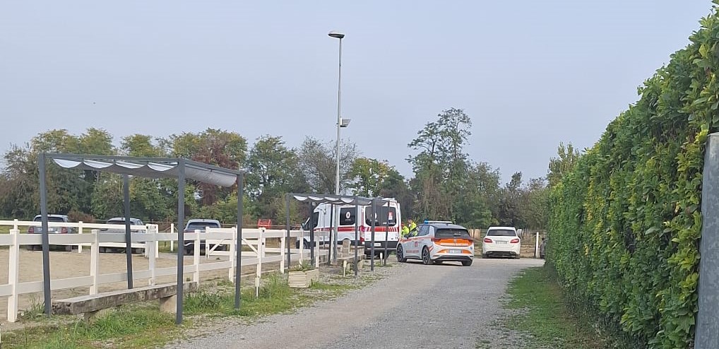 Cade da cavallo mentre si allena, arriva l’elisoccorso