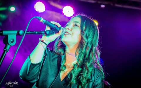 Stella, a 15 anni, lancia il suo primo singolo: “Ali di carta” fuori il 5 dicembre