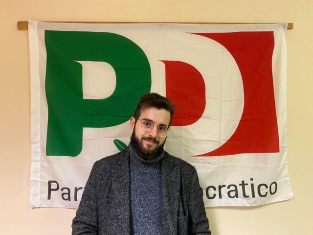 Pd toglie la fiducia al sindaco