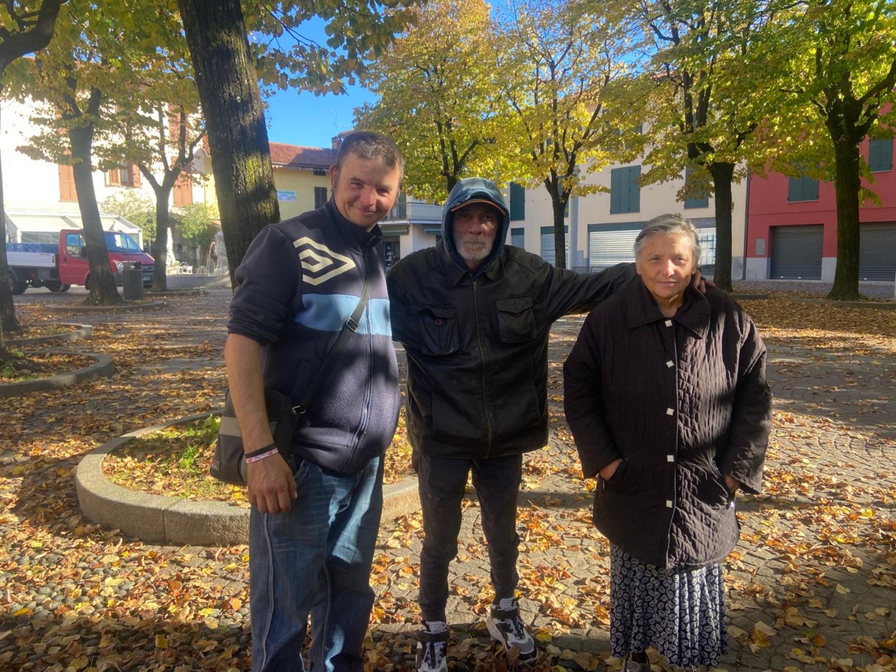 Sfrattati, vivono in quattro in un garage: “Aiutateci a trovare un riparo per l’inverno”