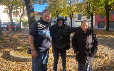 Sfrattati, vivono in quattro in un garage: “Aiutateci a trovare un riparo per l’inverno”