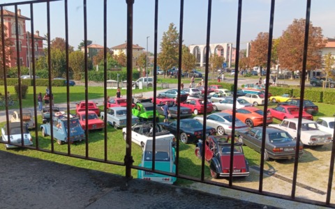 A Brignano le auto d’epoca sfilano con l’Avis
