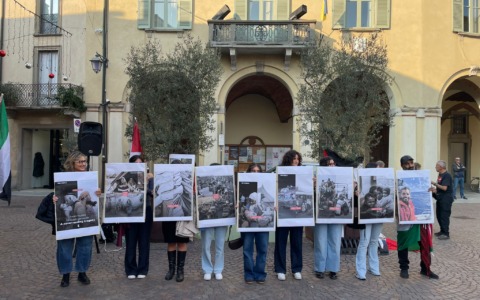 Treviglio ancora in piazza per la Palestina: “Si continua a sparare, la pace non c’è”