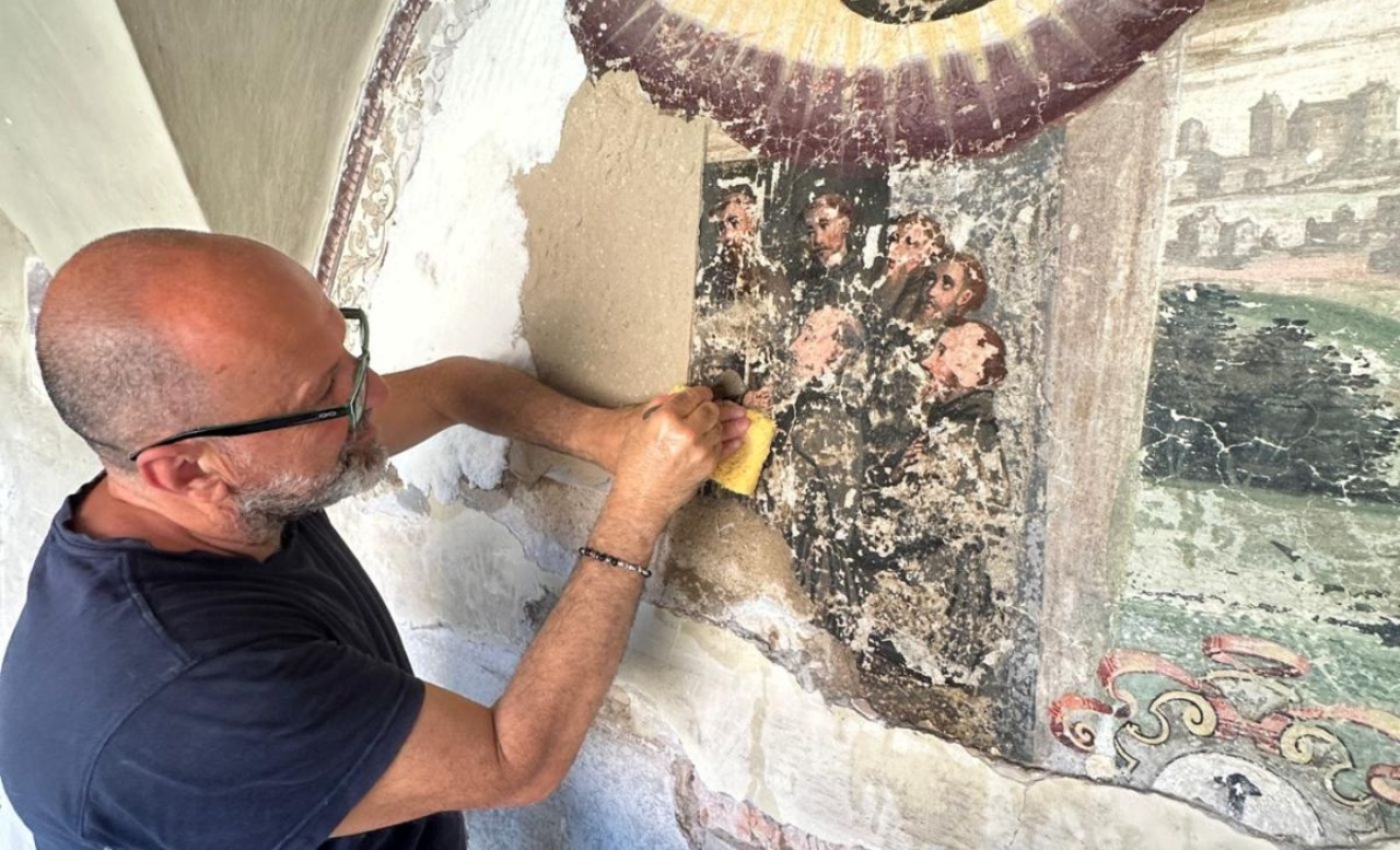 Nell’ex asilo di via Polidoro Caldara un ciclo di affreschi del ‘600 e opere di Trento Longaretti