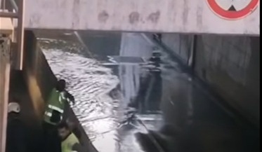 Il sottopasso appena riaperto dopo pochi giorni si allaga: guasto tecnico agli impianti