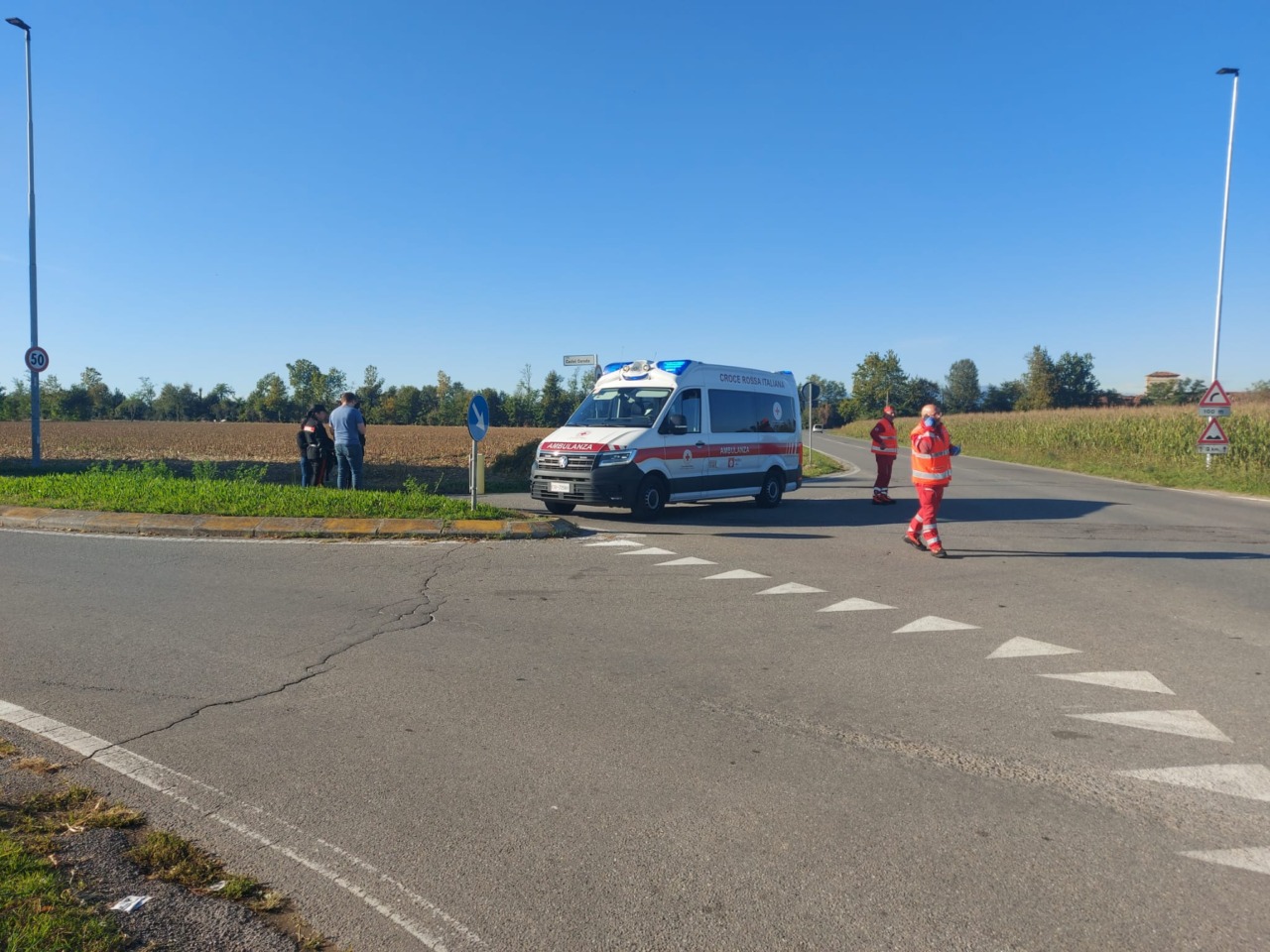 Incidente all’incrocio di via Pontirolo, ferito un 17enne