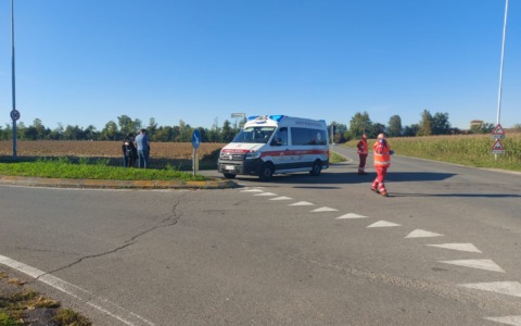 Incidente all’incrocio di via Pontirolo, ferito un 17enne