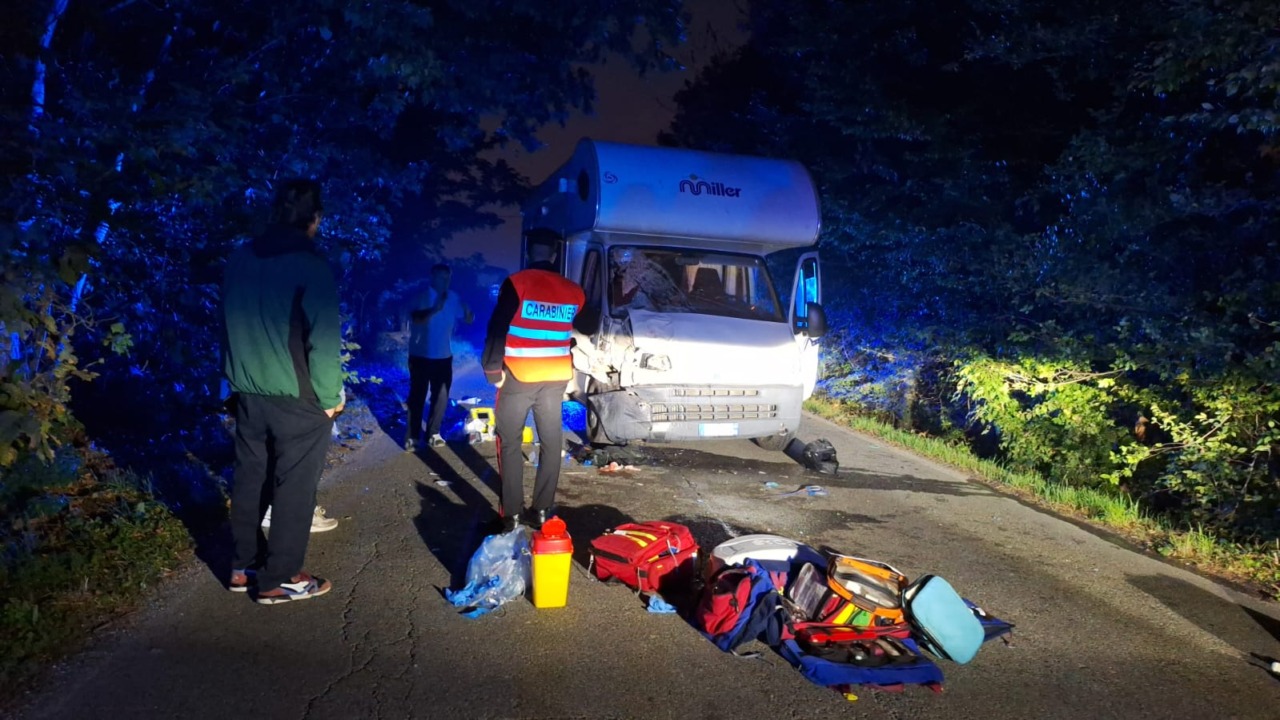 Schianto tra una moto e un camper, muore 40enne di Urgnano