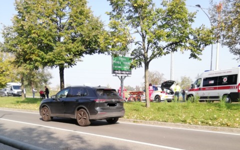 Scontro auto moto a Treviglio, chiuso il cavalcavia per l’ospedale