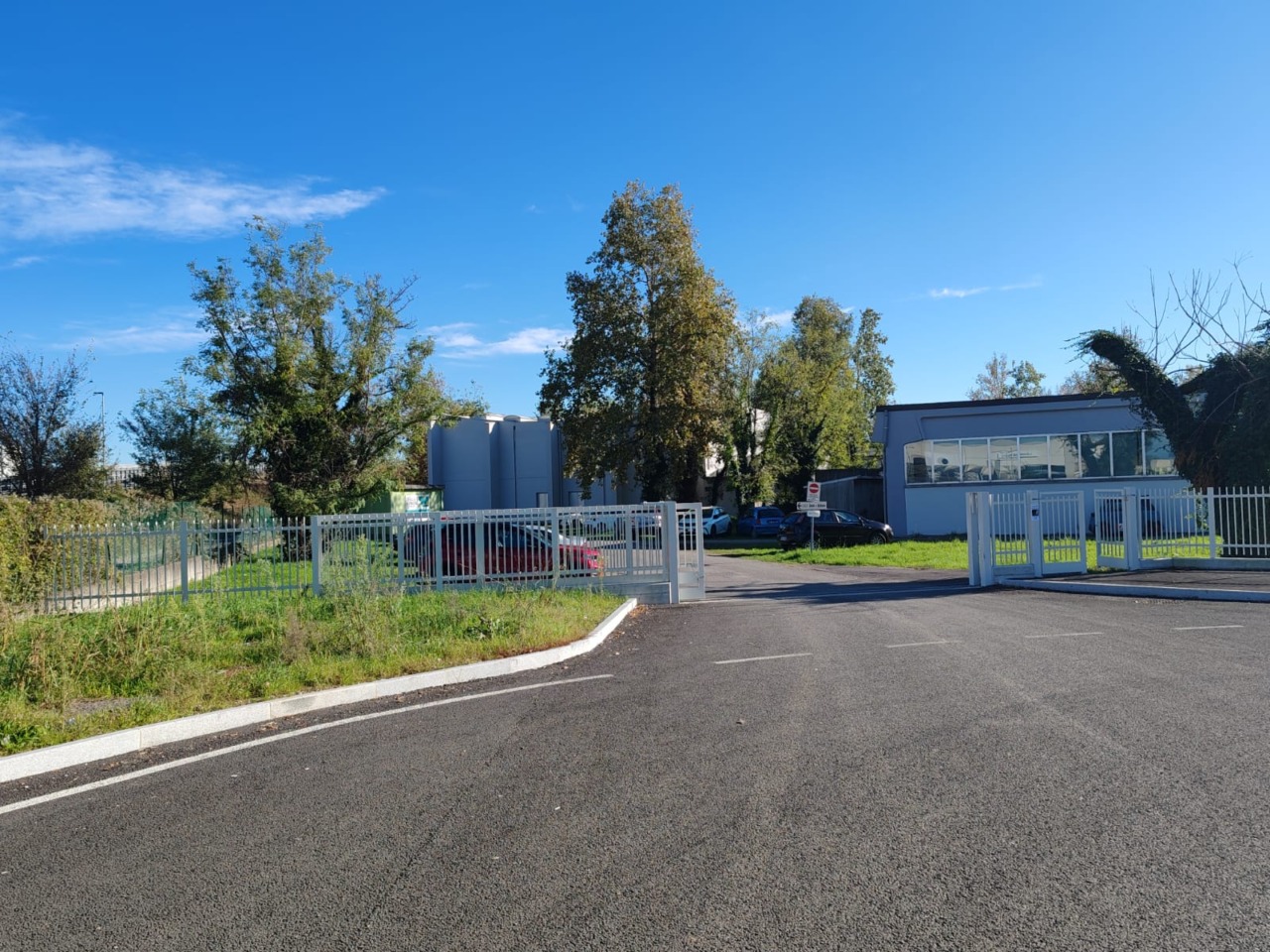 Spruzza lo spray al peperoncino in classe, scatta l’allarme, ma nessun intossicato