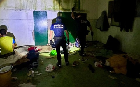 Blitz della Polizia locale, sgomberato un immobile occupato abusivamente