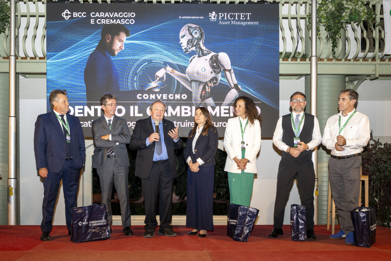 Mezzo migliaio di persone al convegno “Dentro il cambiamento. Mercati e tecnologia per costruire il futuro insieme”