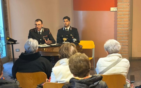 Occhio alle truffe, carabinieri “in cattedra” ad Arcene per insegnare come difendersi