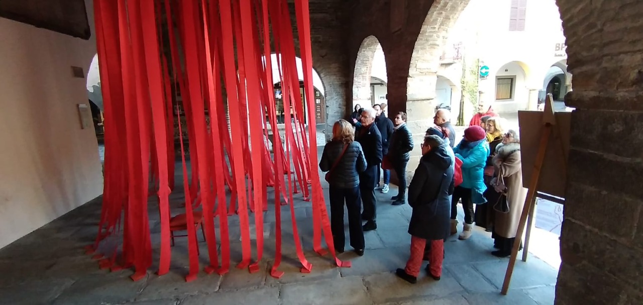 Silenzi visibili: quando l’arte rompe il muro dell’indifferenza