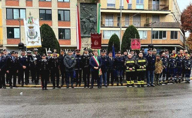 Treviglio si ferma per ricordare i suoi caduti e rinnova l’appello alla pace