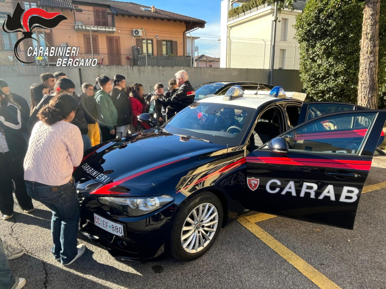 PMI Day 2025, gli studenti di Mornico in visita al Comando provinciale dei carabinieri di Bergamo