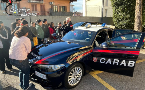 PMI Day 2025, gli studenti di Mornico in visita al Comando provinciale dei carabinieri di Bergamo