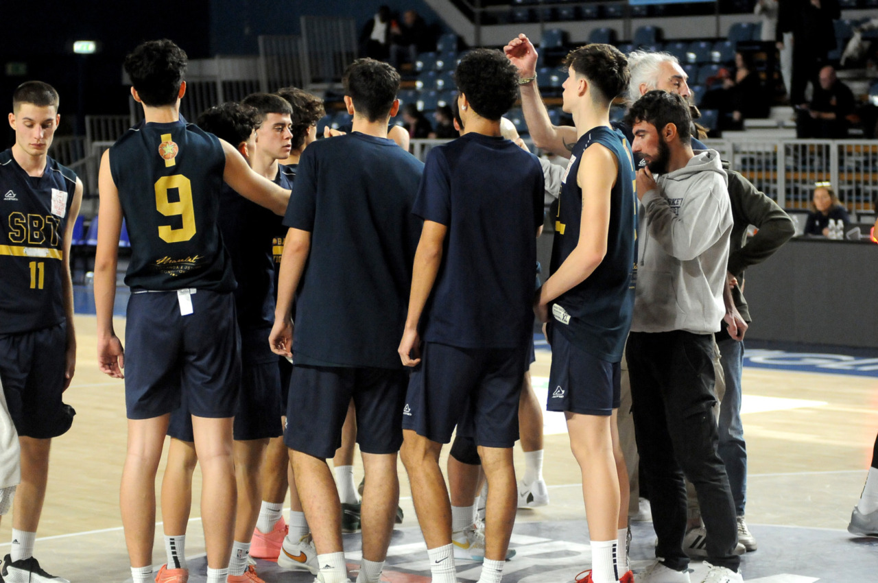 Scuola Basket Treviglio mette paura alla capolista e cede solo nei 10’ finali
