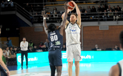 Supplementare amaro per la Tav, Capo d’Orlando impone il primo stop casalingo