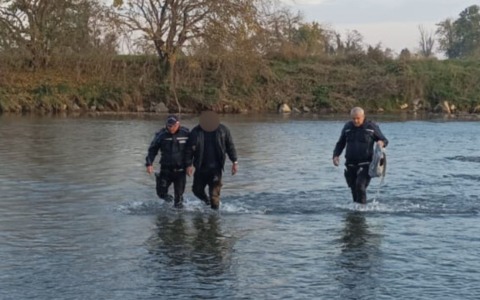 Tenta di fuggire dalla Polizia locale attraversando il fiume Serio, pusher arrestato