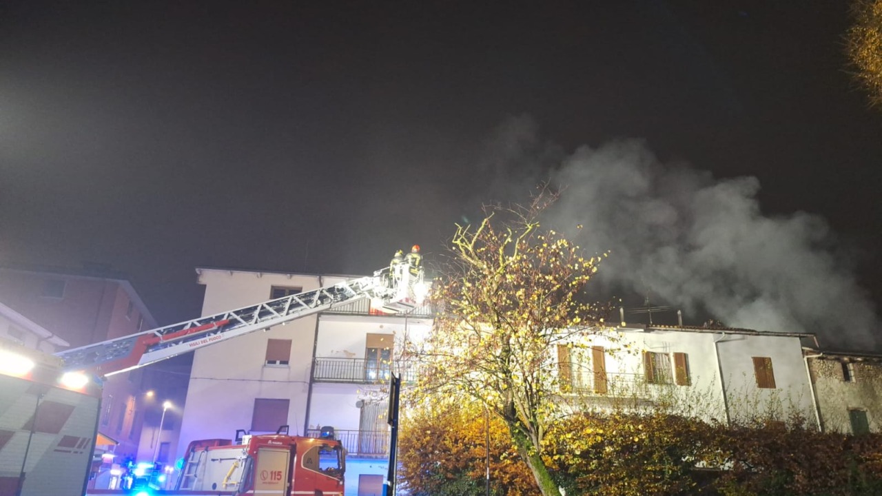 La parrocchia San Michele ospita per due mesi la famiglia sfollata dopo un incendio