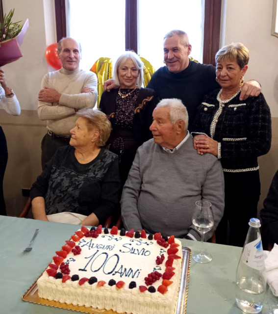 Il decano Silvio Donzelli ha spento 100 candeline, festa in famiglia con il sindaco e “Storie”