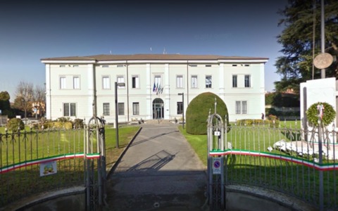 Usava l’ambulatorio come alloggio provvisorio, ordinanza di sgombero contro un medico