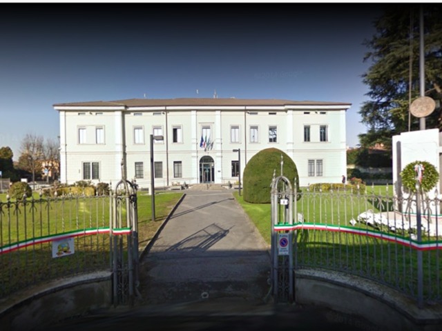 Usava l’ambulatorio come alloggio provvisorio, ordinanza di sgombero contro un medico