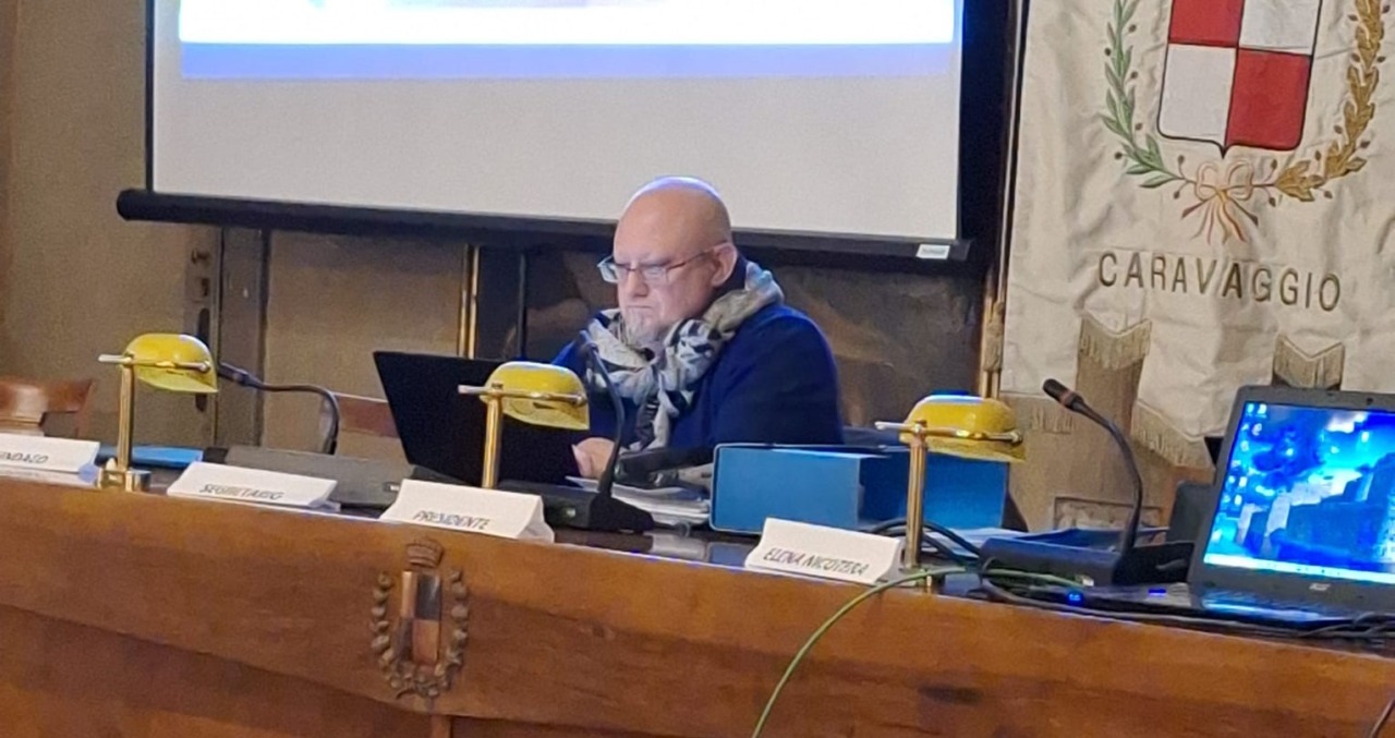 Troppo il carico di lavoro, il segretario generale: “Fuggo dal Comune, dormire è importante”