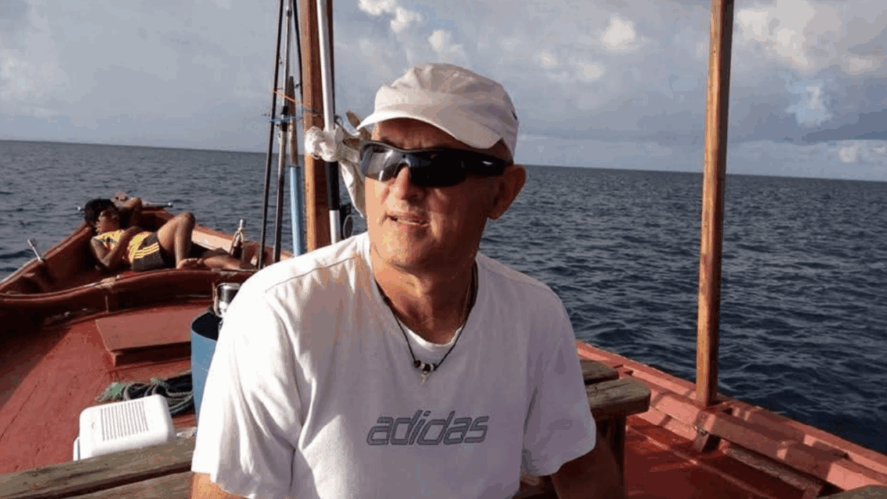 L’uomo delle rogge: il volontario che salva pesci e custodisce l’ecosistema