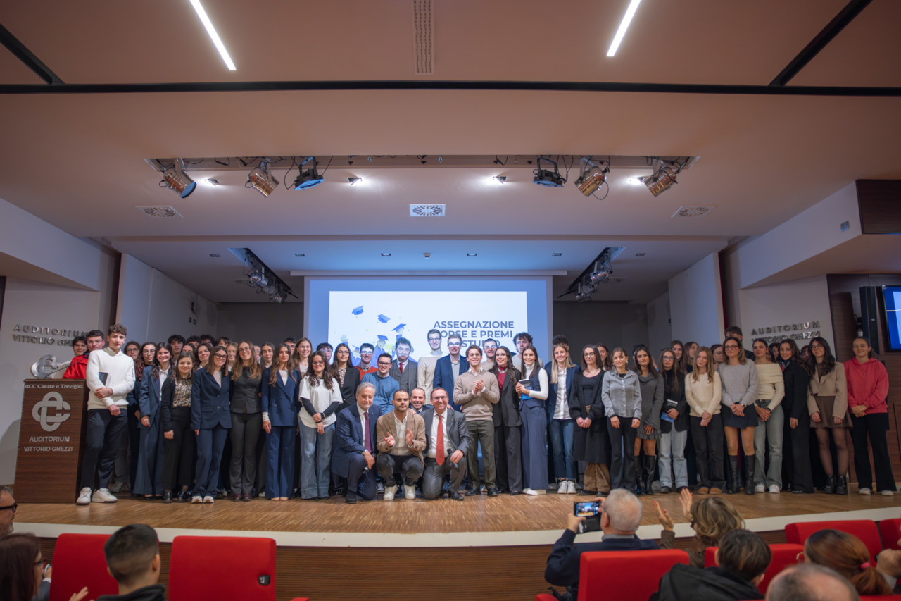 La Bcc Carate e Treviglio premia l’impegno degli studenti con la consegna delle borse di studio
