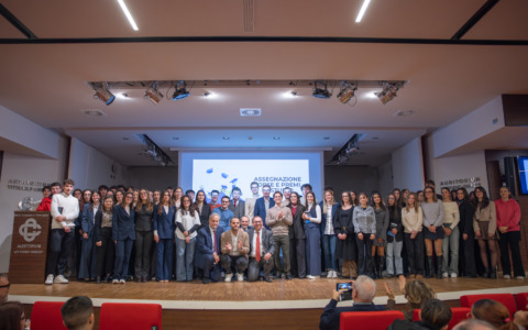 La Bcc Carate e Treviglio premia l’impegno degli studenti con la consegna delle borse di studio