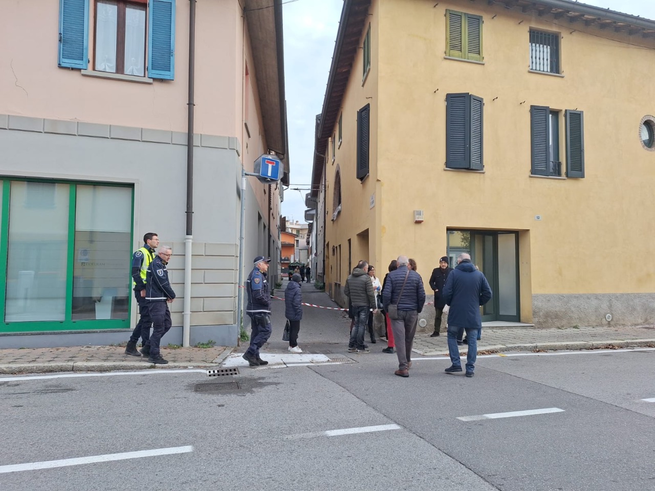 Fiamme nell’appartamento, 77enne trovato senza vita